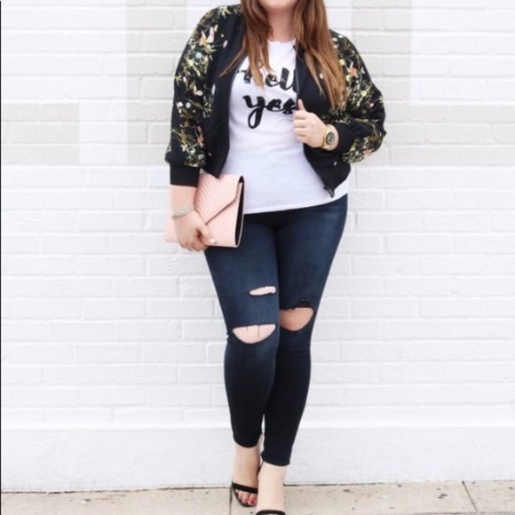 Good American Jeans - Picture 1 of 16